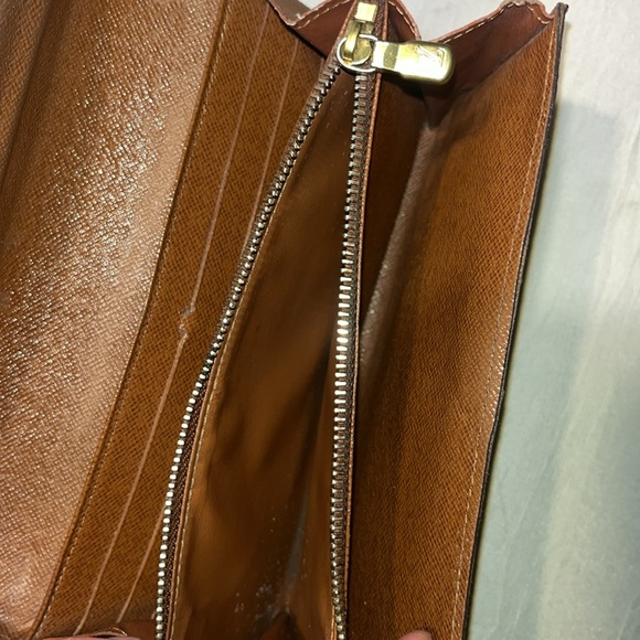 #824| LouisVuitton Monogram wallet+ chain, some loose stitching, well maintained - Picture 11 of 16